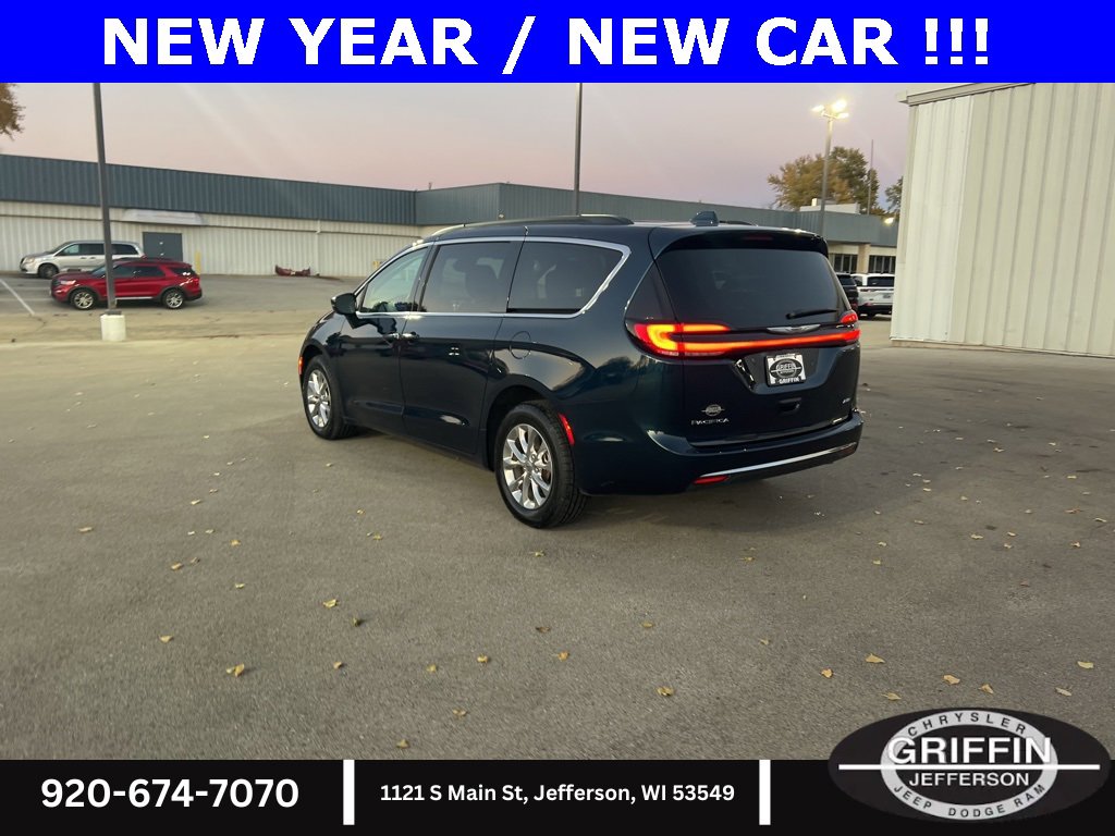Used 2022 Chrysler Pacifica Touring-L image 14
