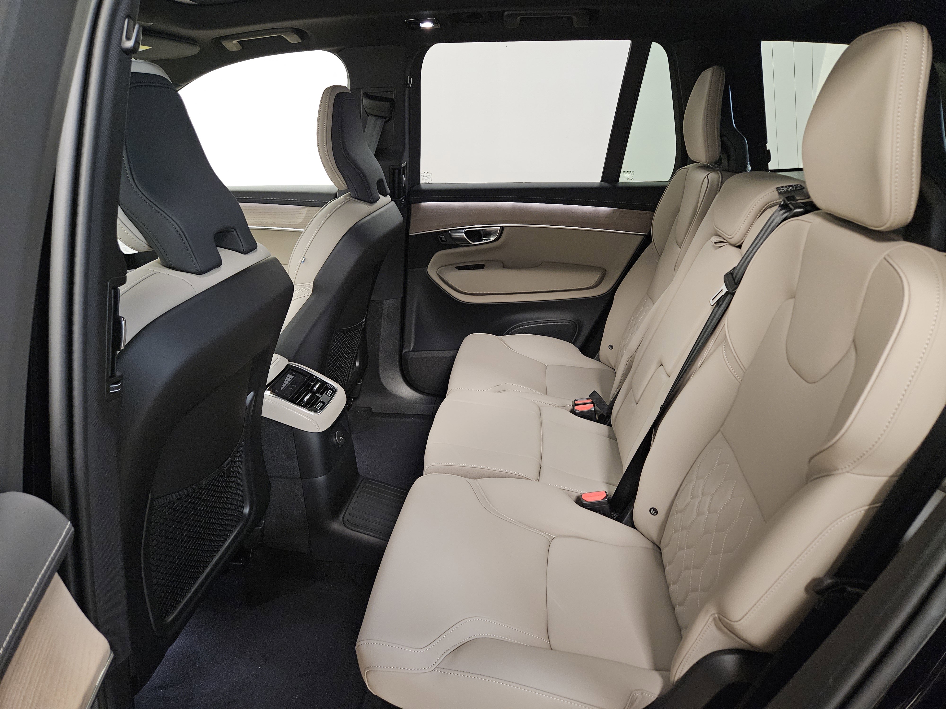 New 2026 Volvo XC90 T8 Plus w/ Protection Package Premier image 12
