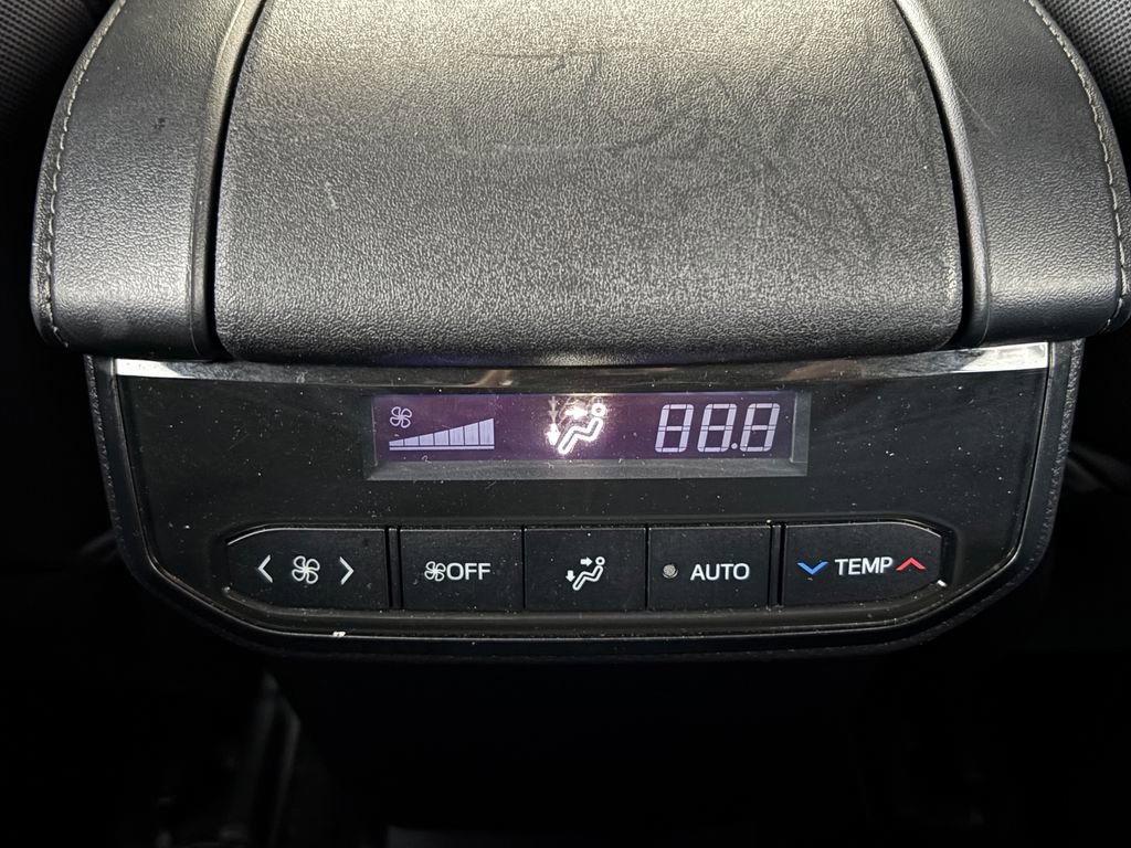 Used 2022 Toyota Highlander LE image 19