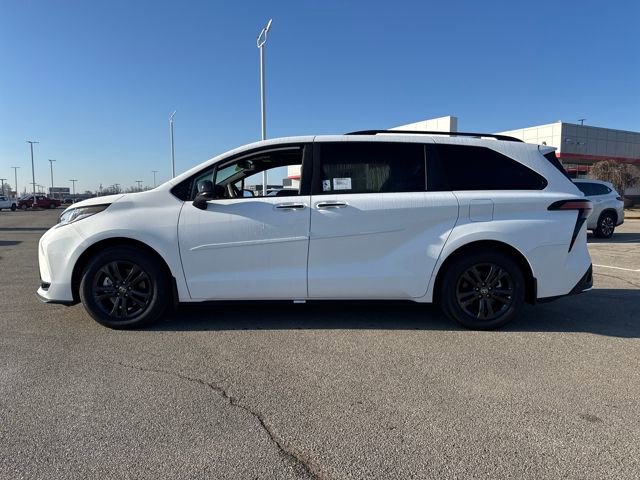 New 2026 Toyota Sienna XSE image 3