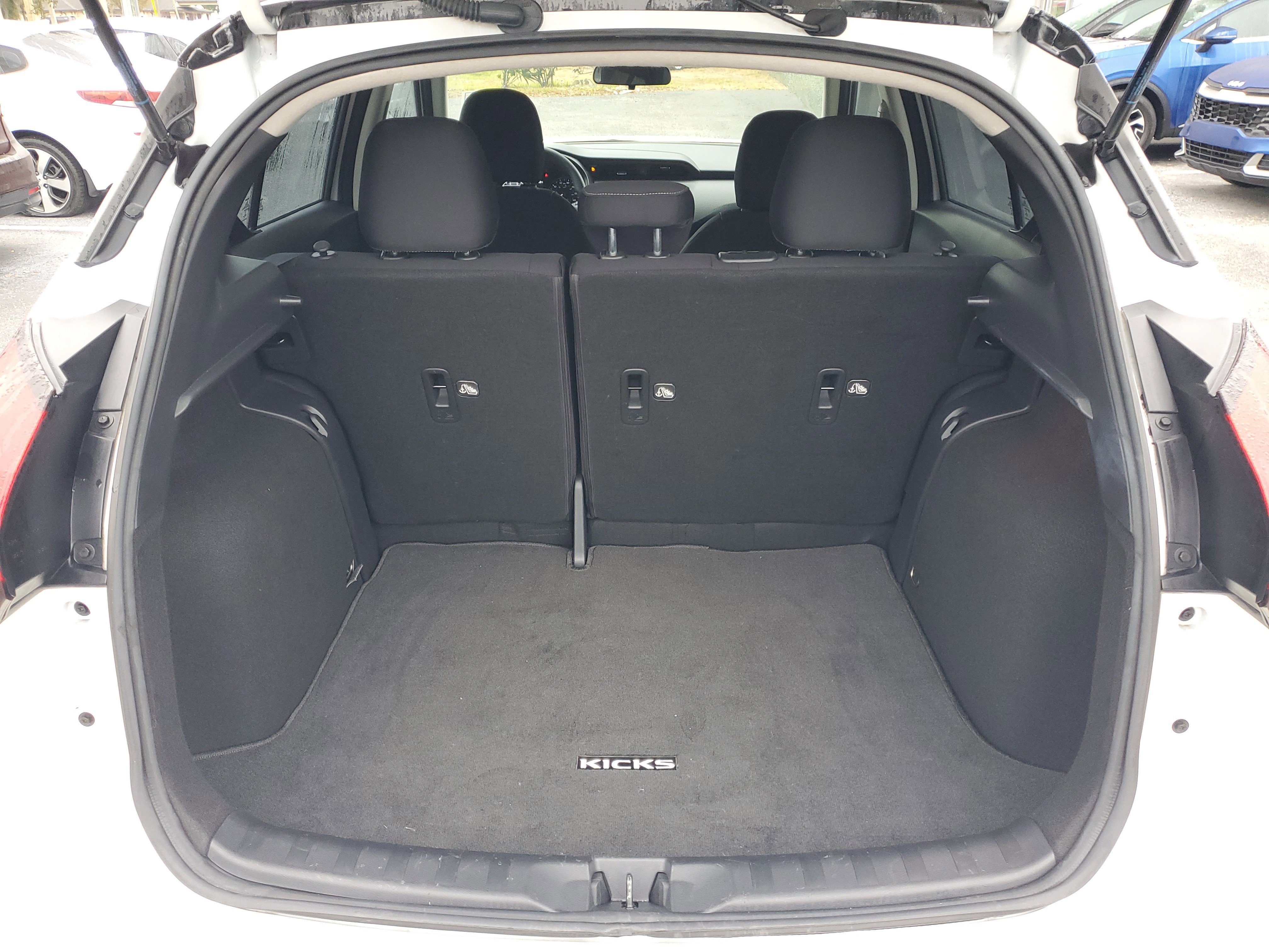 Used 2021 Nissan Kicks SV image 14