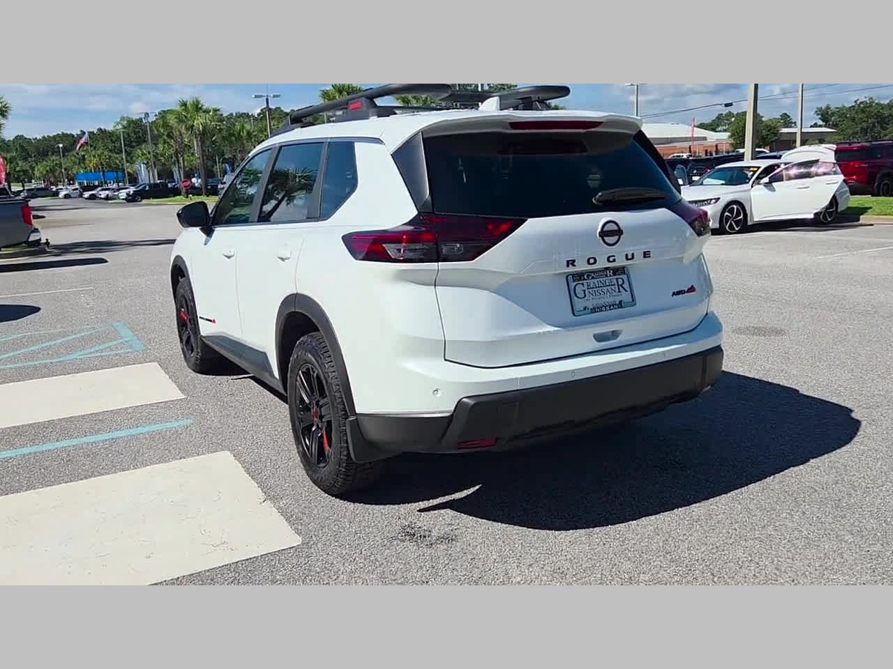 Used 2025 Nissan Rogue SV AWD/4WD image 29