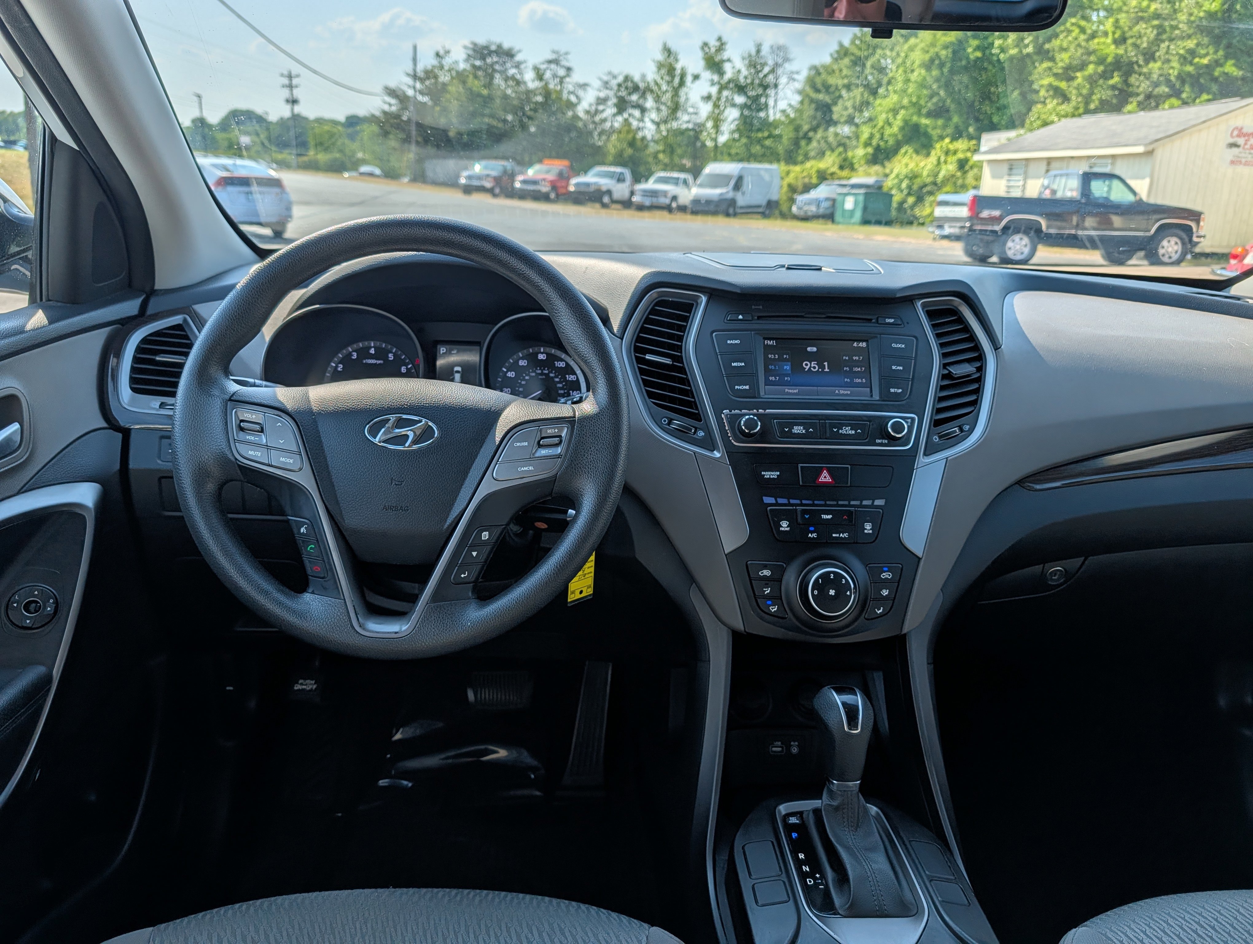 Used 2017 Hyundai Santa Fe Sport FWD image 11