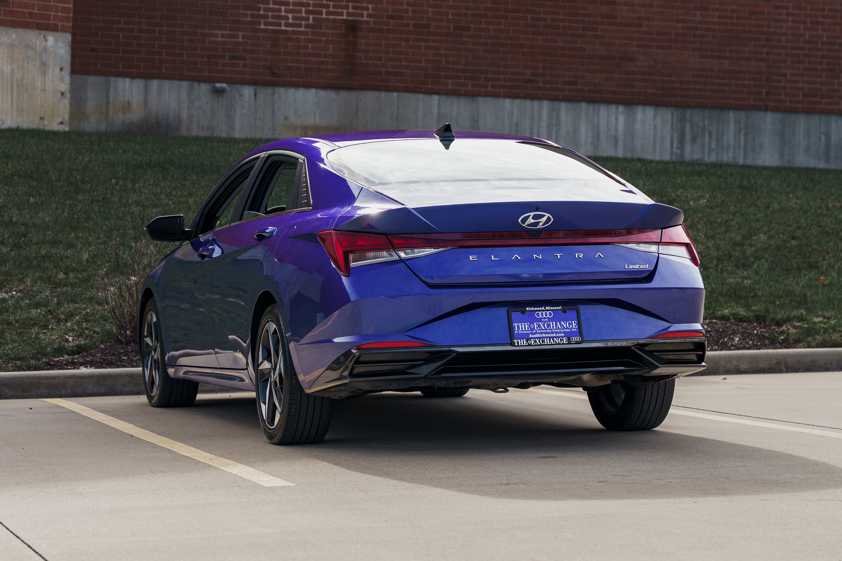 Used 2023 Hyundai Elantra Limited image 5