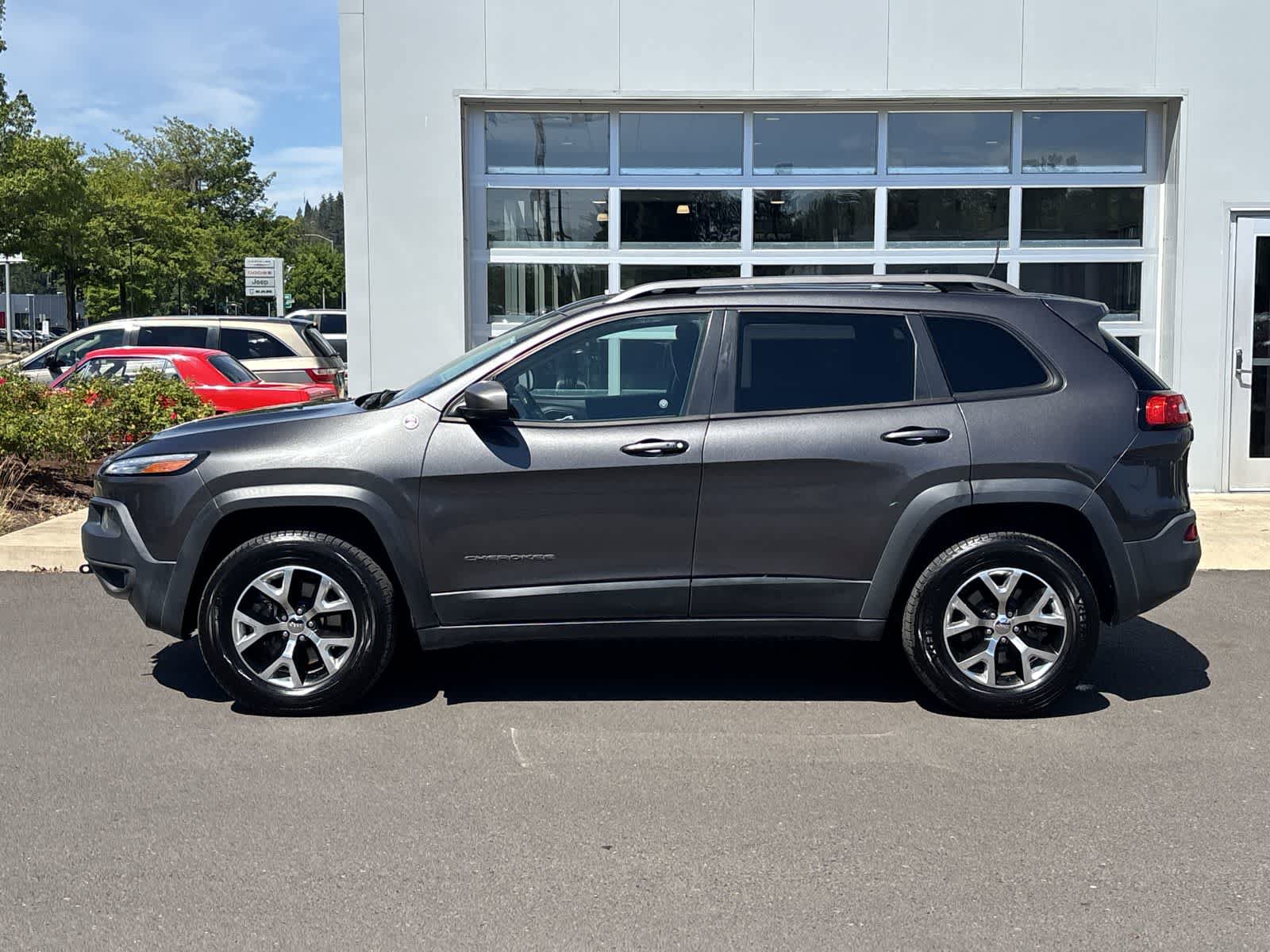 Used 2014 Jeep Cherokee Trailhawk w/ Comfort/Convenience Group AWD/4WD image 2