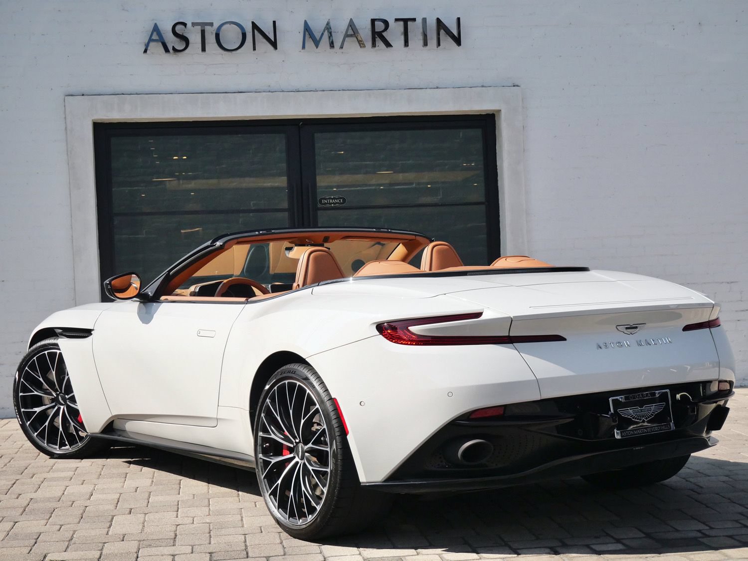 Used 2023 Aston Martin DB11 Volante RWD image 2