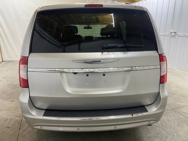 Used 2012 Chrysler Town & Country Touring-L w/ Premium Group FWD image 7