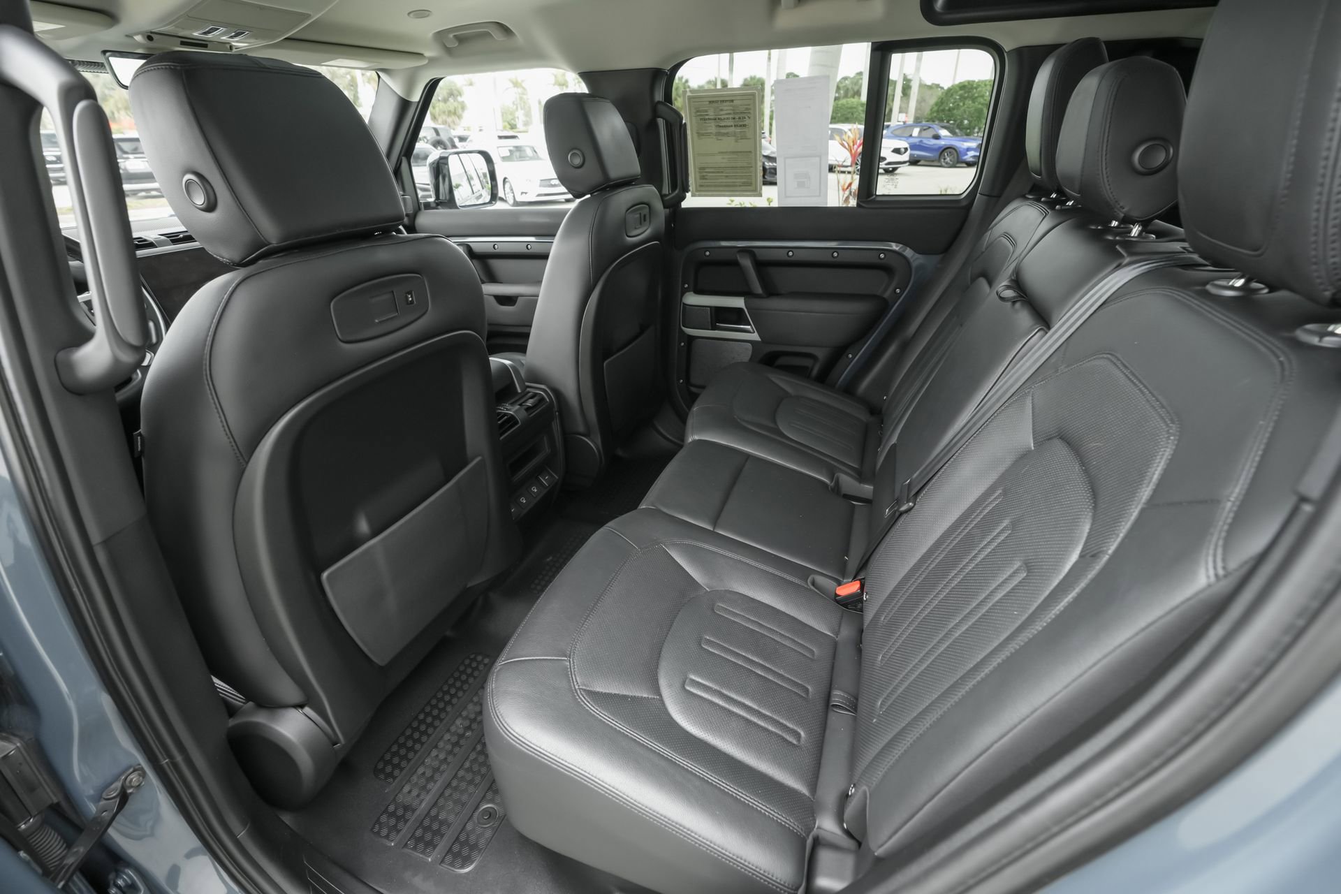 Used 2022 Land Rover Defender 110 SE image 33