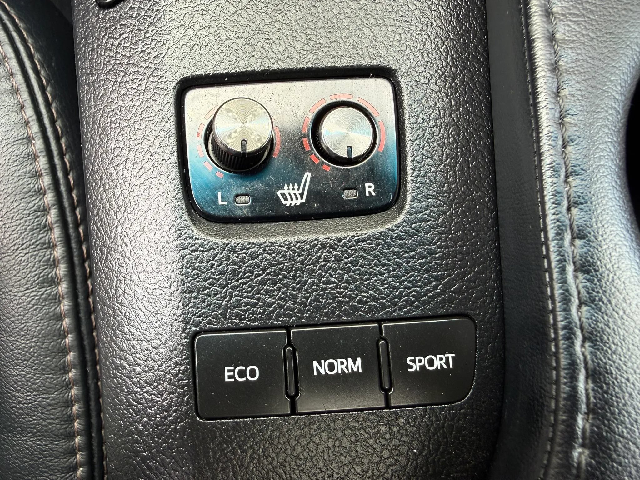 Used 2013 Toyota Avalon XLE Touring FWD image 34