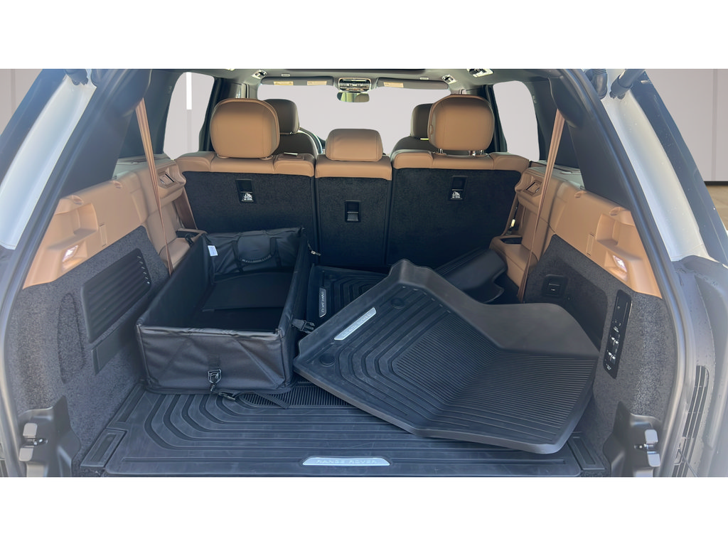 Used 2024 Land Rover Range Rover Long Wheelbase SE AWD/4WD image 17