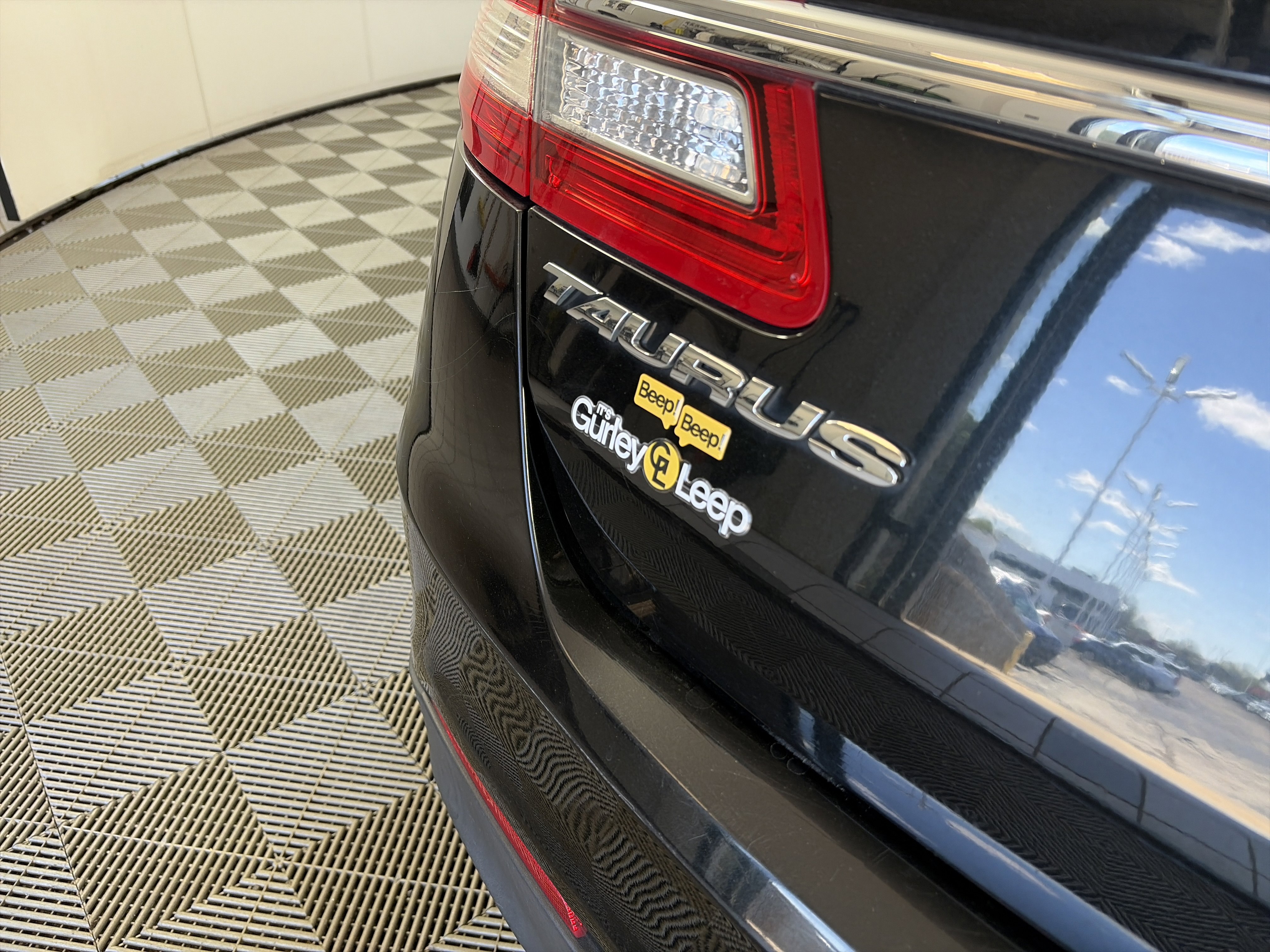 Used 2013 Ford Taurus SE image 16