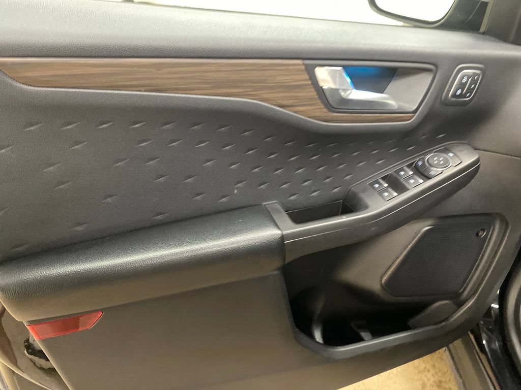 Used 2020 Ford Escape Titanium AWD/4WD image 10