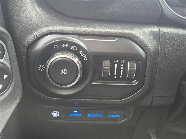 Used 2021 Jeep Wrangler Unlimited Sahara w/ Cold Weather Group image 28