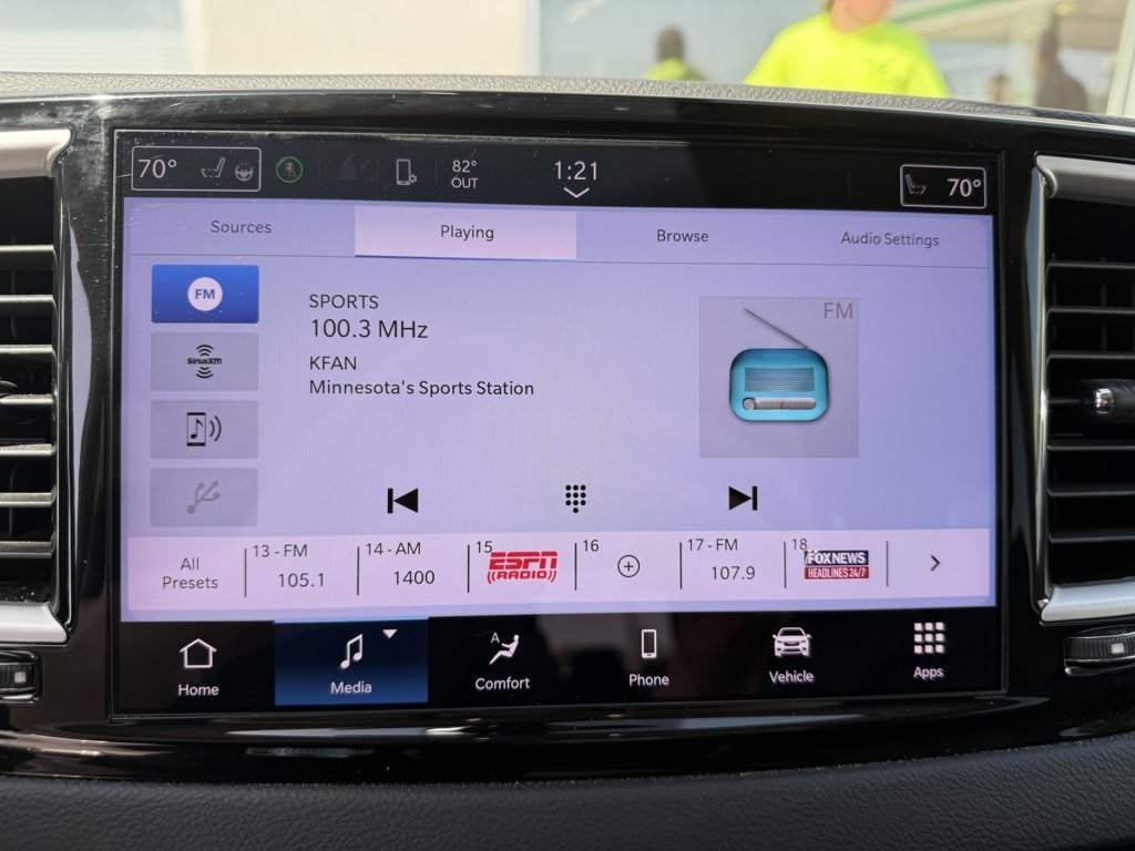 Used 2023 Chrysler Pacifica Touring-L FWD image 27