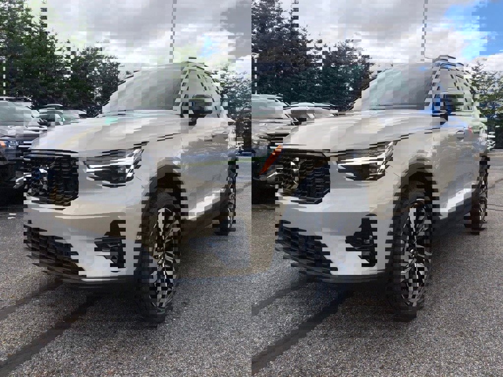 New 2026 Volvo XC40 B5 Ultra w/ Protection Package Premier image 3