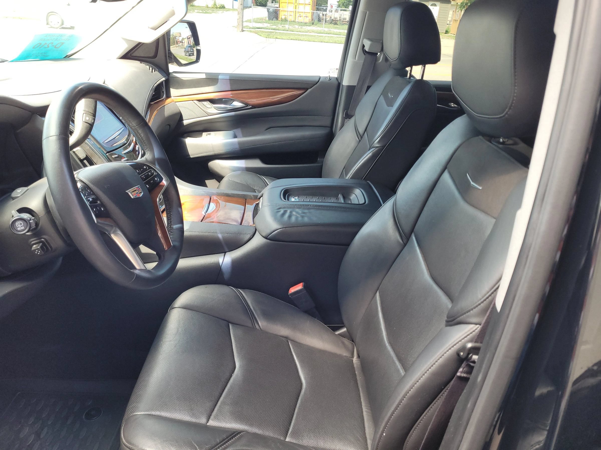Used 2017 Cadillac Escalade Luxury AWD/4WD image 5