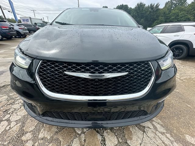 Used 2023 Chrysler Pacifica Touring-L FWD image 34