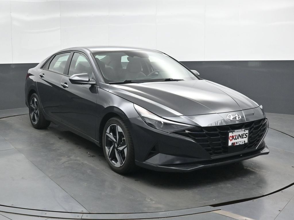 Used 2023 Hyundai Elantra SEL w/ Convenience Package FWD image 4