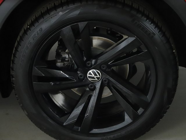 Used 2024 Volkswagen Tiguan SE R-Line image 41