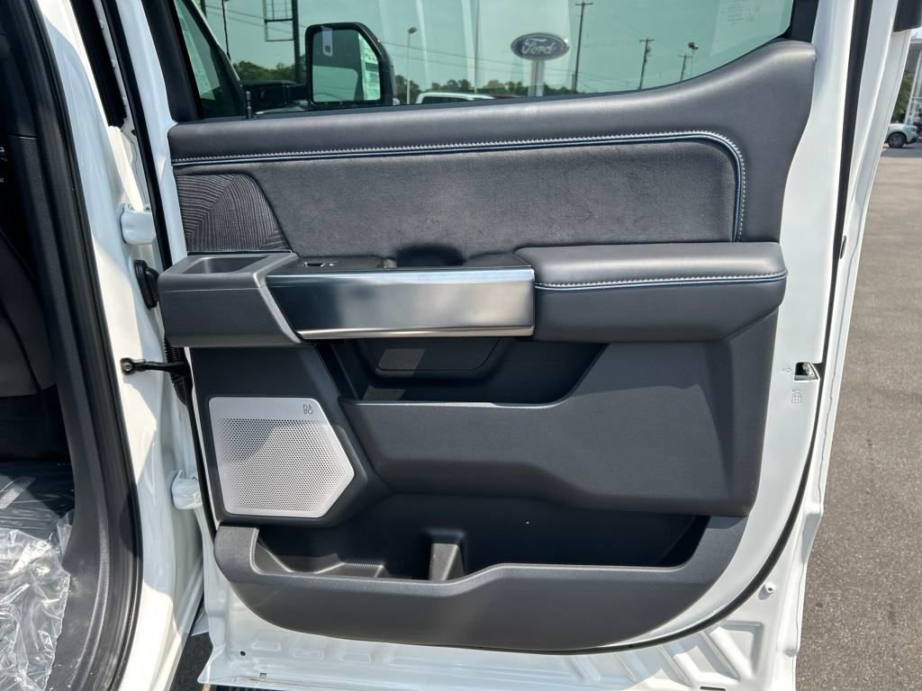 New 2025 Ford F250 Platinum w/ FX4 Off-Road Package image 29