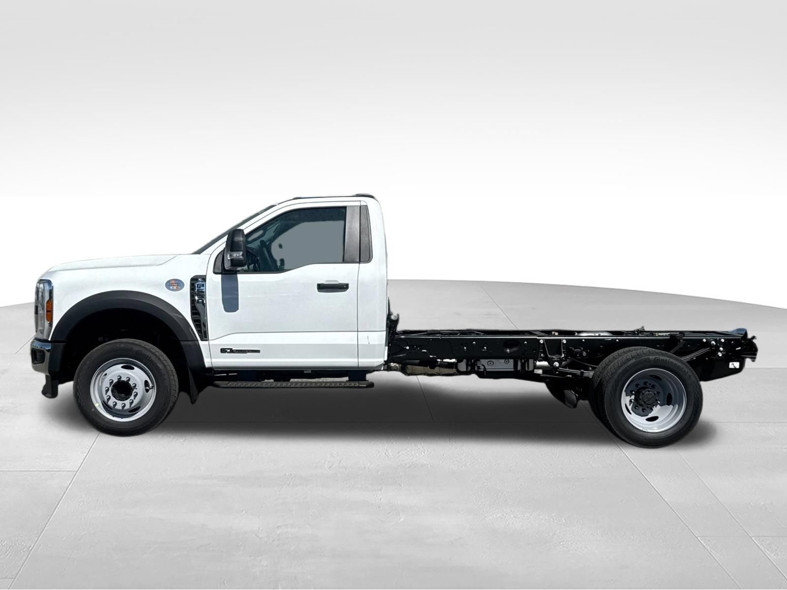 New 2026 Ford F550 2WD Regular Cab Super Duty w/ XL Chrome Package image 7