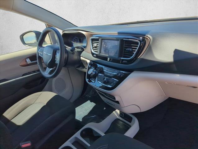 Used 2023 Chrysler Voyager LX FWD image 24