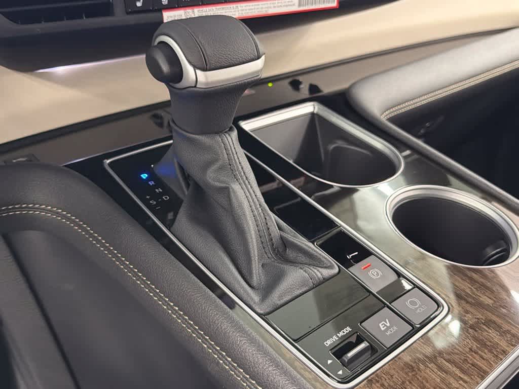 Used 2026 Toyota Sienna Limited FWD image 32