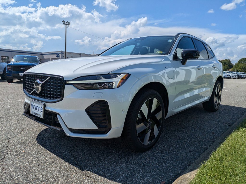 New 2025 Volvo XC60 T8 Plus w/ Protection Package Premier AWD/4WD image 8