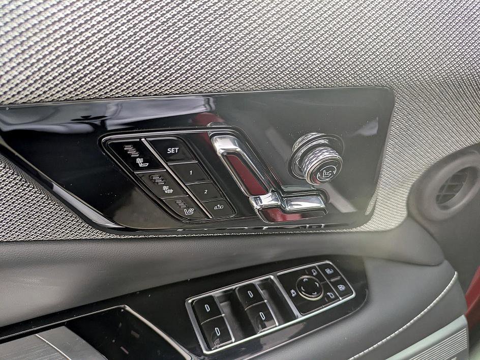 New 2025 Cadillac Optiq Luxury 2 AWD/4WD image 13