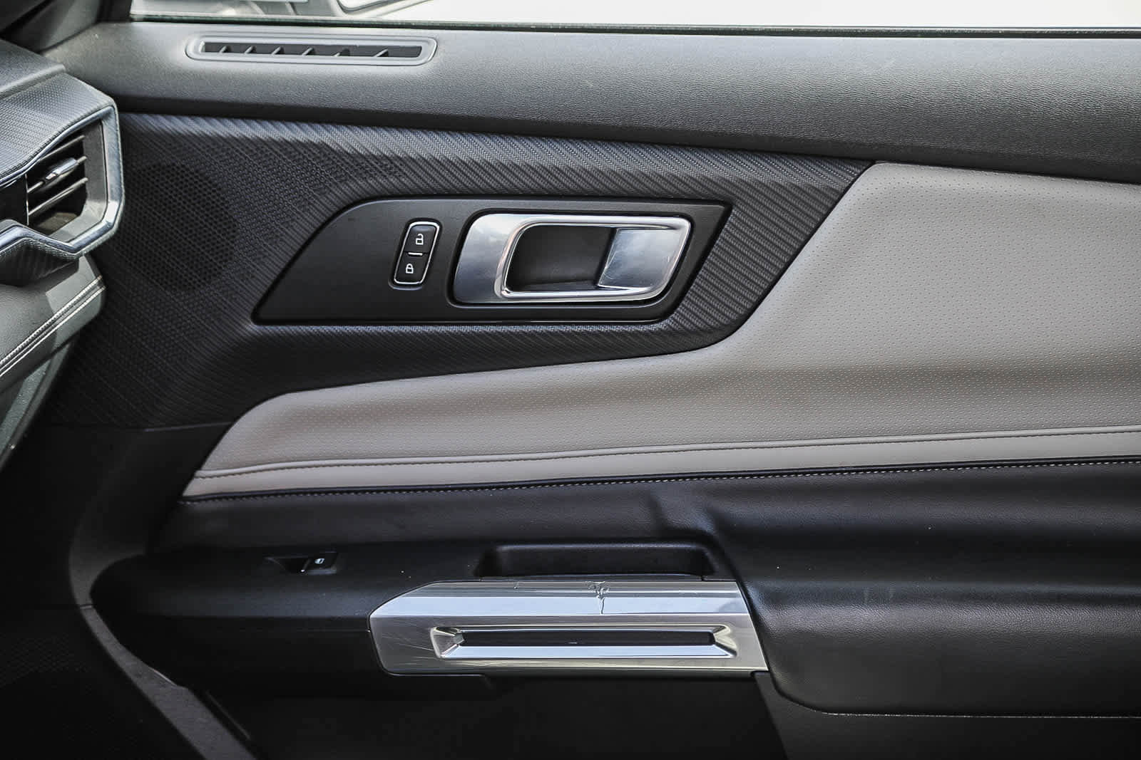 Used 2024 Ford Mustang Premium image 22