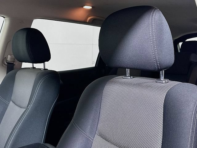 Used 2018 Nissan Pathfinder SV AWD/4WD image 19