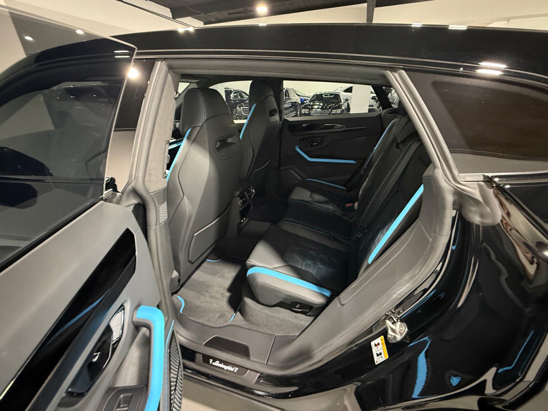Used 2025 Lamborghini Urus SE AWD/4WD image 57