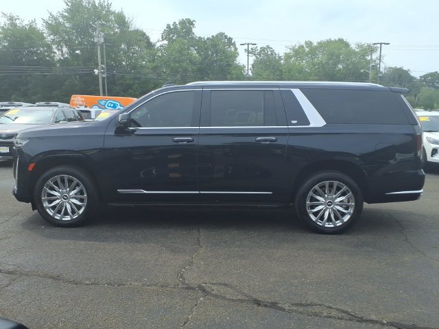 Used 2023 Cadillac Escalade ESV Premium Luxury AWD/4WD image 9