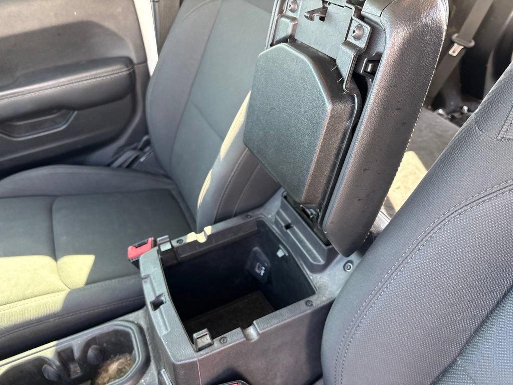 Used 2018 Jeep Wrangler Unlimited Sahara w/ Uconnect 4C Nav & Sound Group AWD/4WD image 13