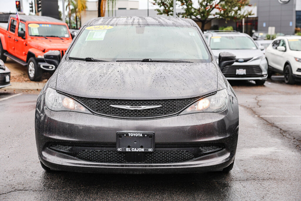 Used 2022 Chrysler Voyager LX FWD image 17