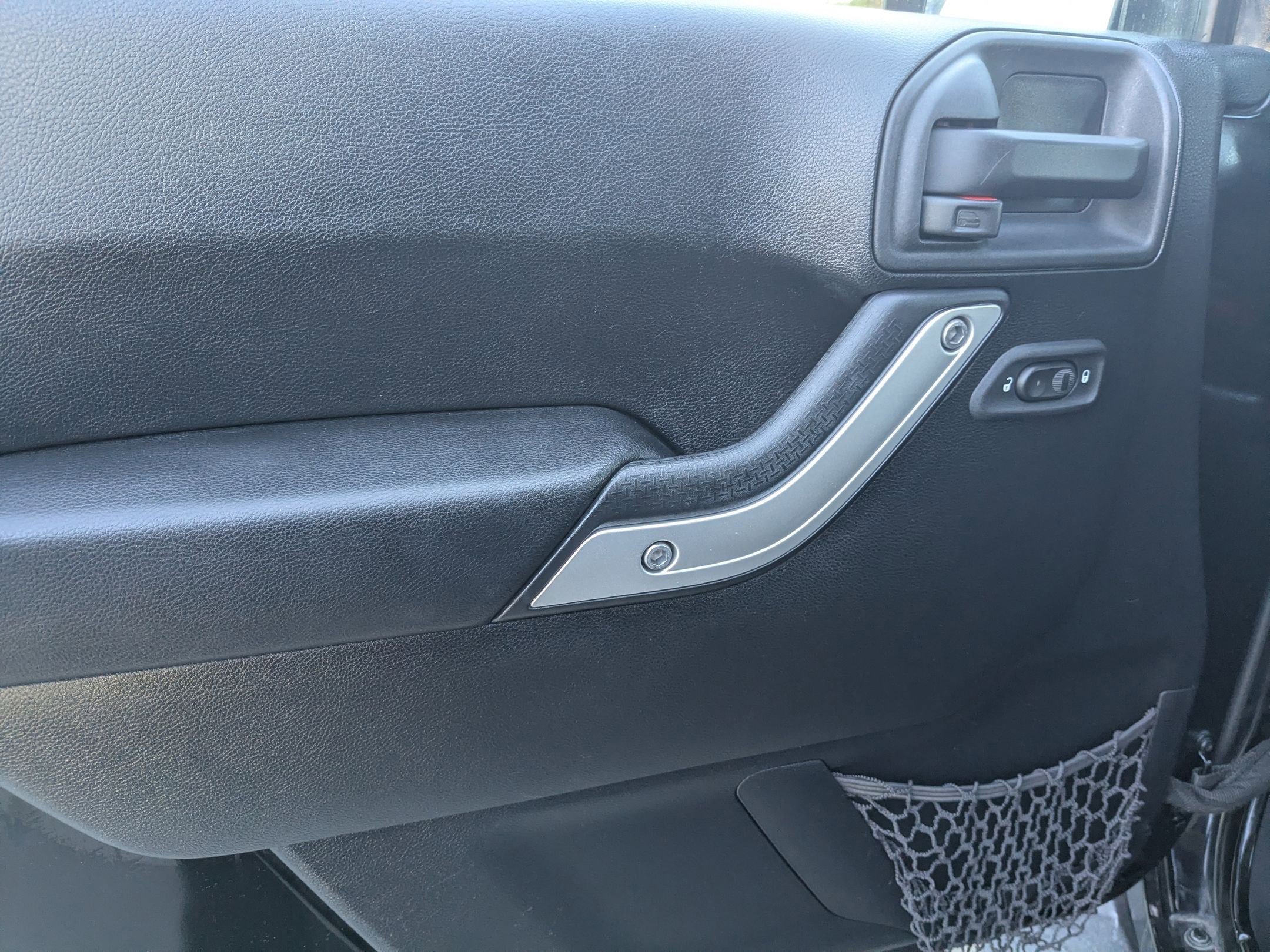 Used 2015 Jeep Wrangler Unlimited Sahara w/ Connectivity Group image 12