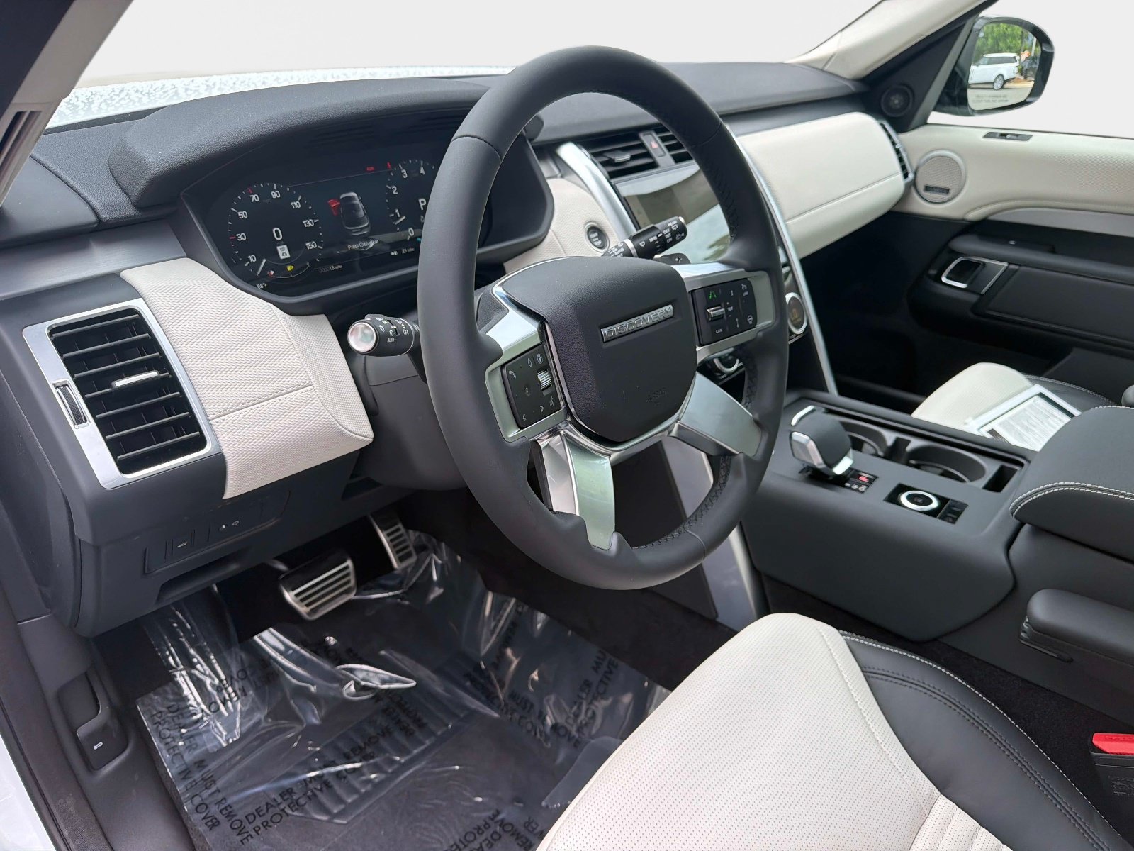 New 2026 Land Rover Discovery Dynamic SE AWD/4WD image 17