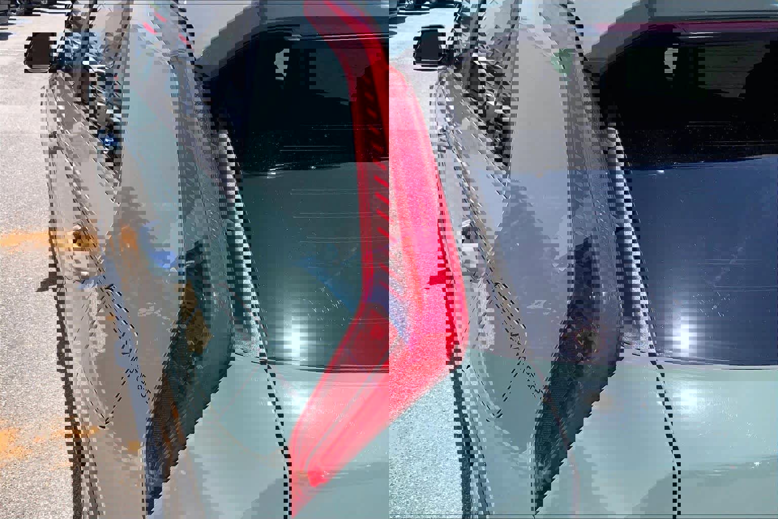 Used 2024 Kia Niro SX image 28