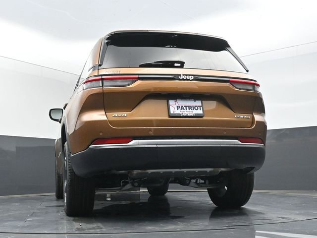 New 2026 Jeep Grand Cherokee Limited w/ Luxury Tech Group II AWD/4WD image 36