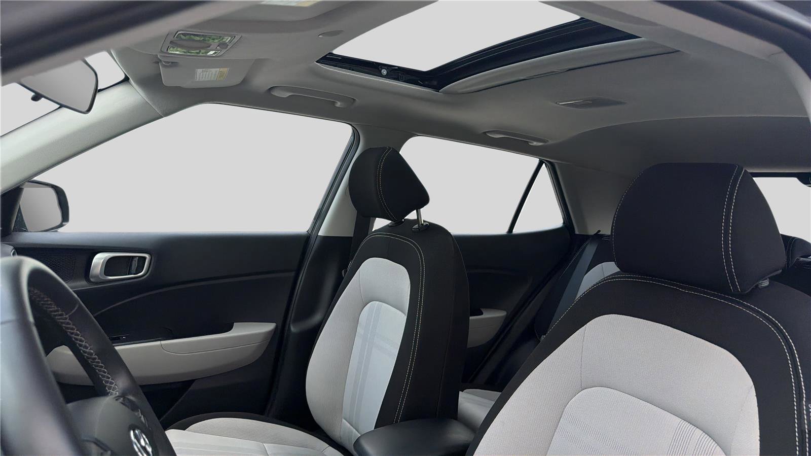 Used 2025 Hyundai Venue SEL FWD image 18
