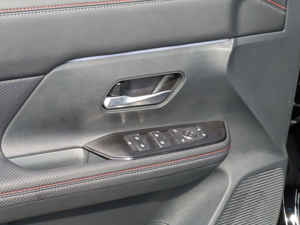 New 2025 Nissan Kicks SR w/ SR Premium Package image 8