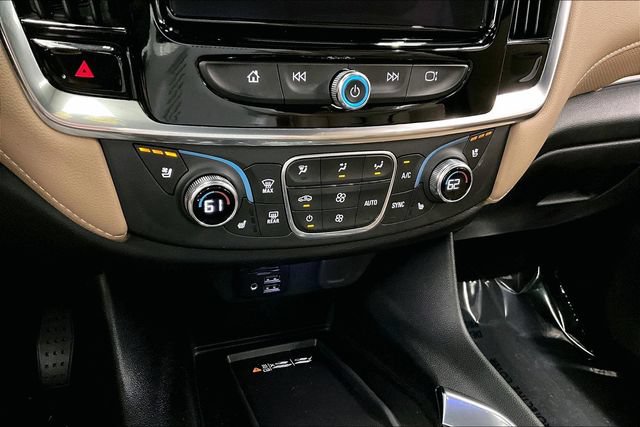 Used 2022 Chevrolet Traverse Premier FWD image 30