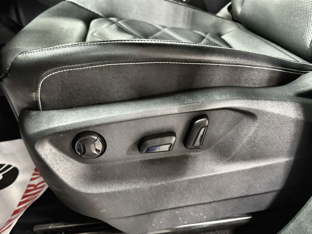 Used 2025 Volkswagen Atlas SE image 13