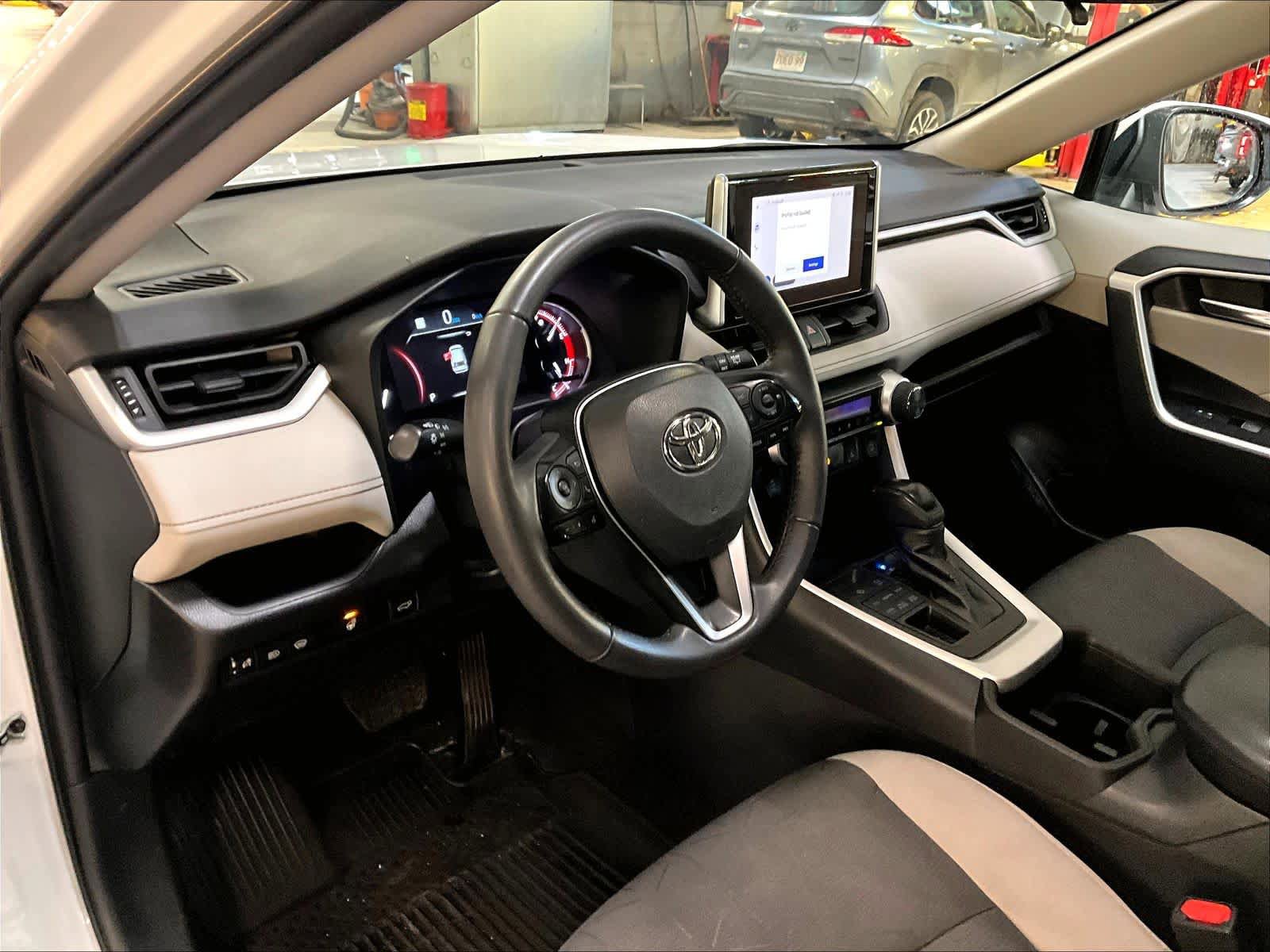Used 2023 Toyota RAV4 XLE w/ Convenience Package image 8