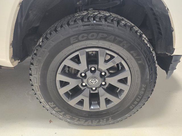 Used 2020 Toyota Tacoma SR5 RWD image 9