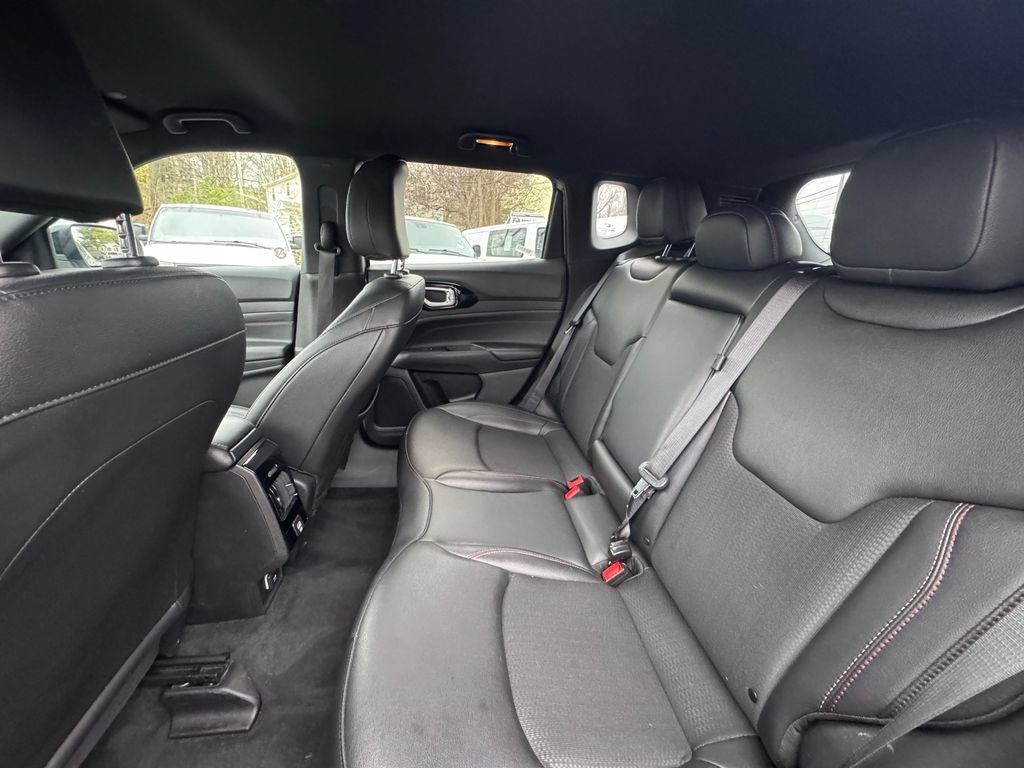 Used 2025 Jeep Compass Trailhawk AWD/4WD image 13