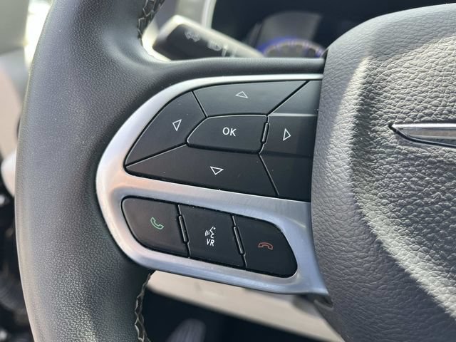 Used 2023 Chrysler Pacifica Touring-L FWD image 31