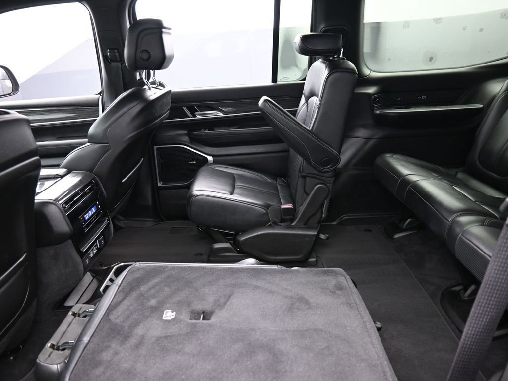 Used 2022 Jeep Wagoneer Series III w/ Flexible Seating Group image 14