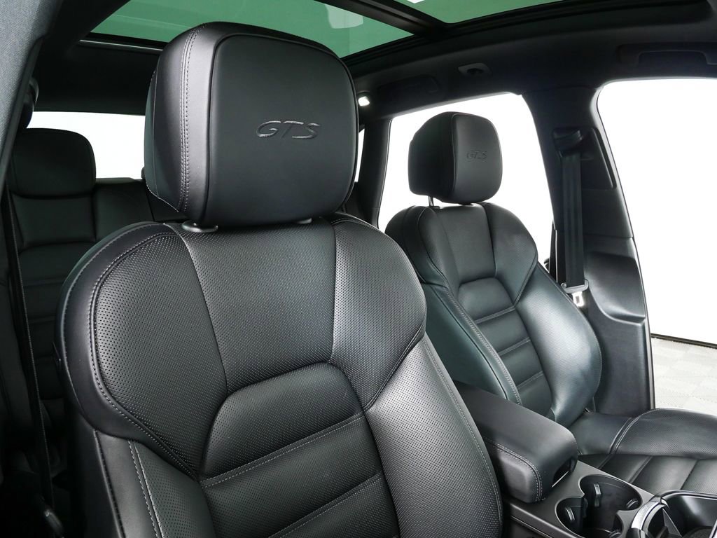Certified 2025 Porsche Macan GTS image 24