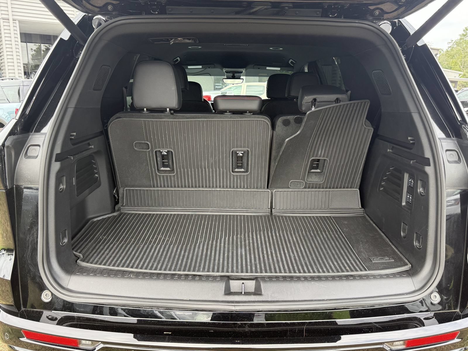 Used 2026 Chevrolet Traverse RS w/ LPO, Floor Liner Package FWD image 13